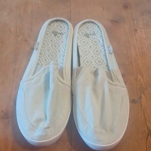 Sanuk NWOT neutral slip ons yoga sole